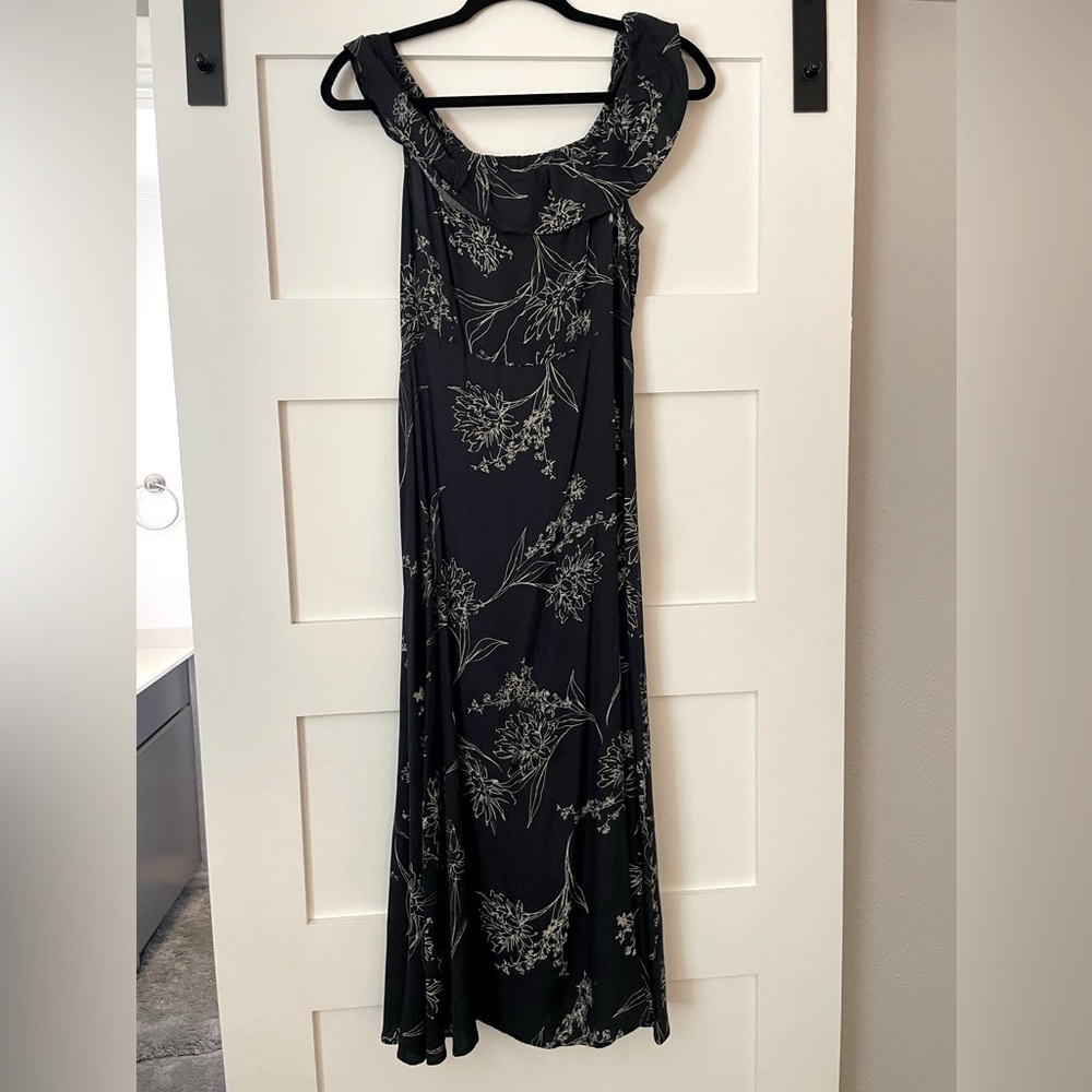 Carly jean Los Angeles black sundress with white flowers